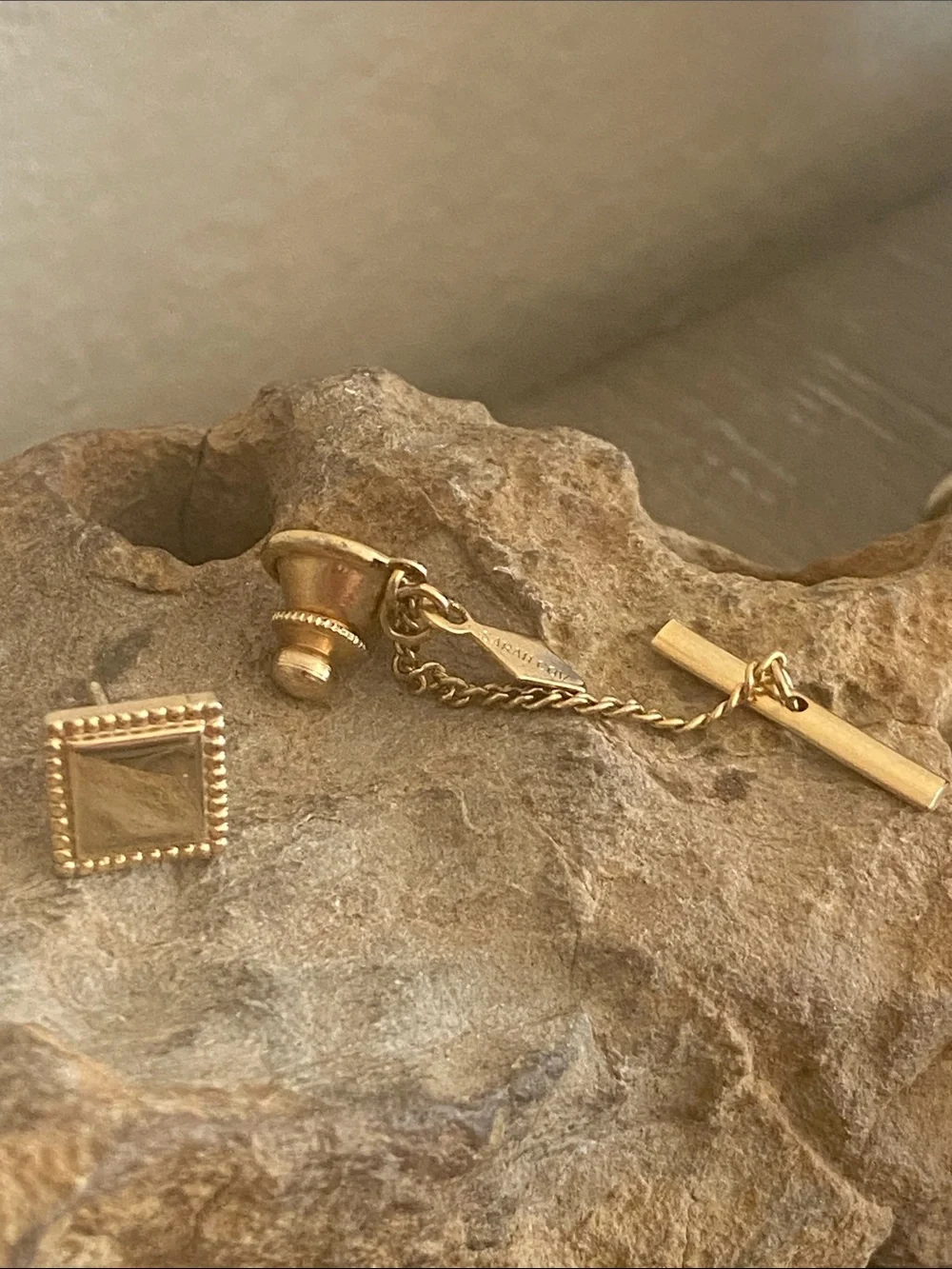 Vintage 60s Sarah Coventry Gold Tone Square Tie Bar Pin